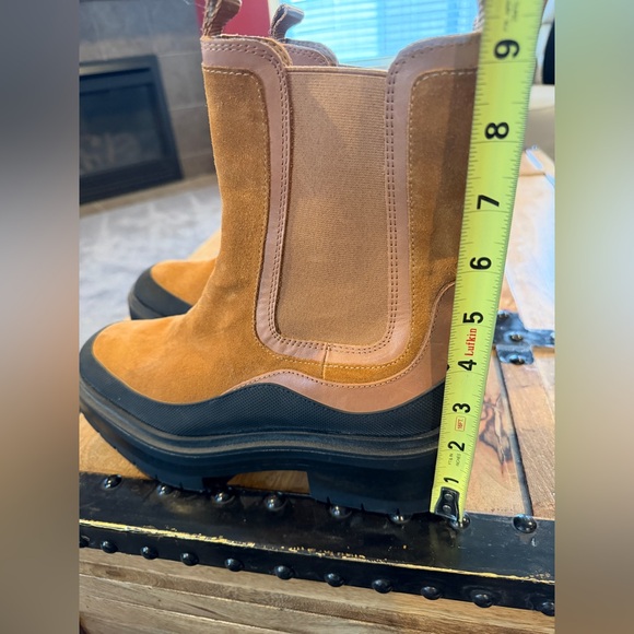 Sam Edelman women’s Tan Chelsea Boots - Picture 8 of 9